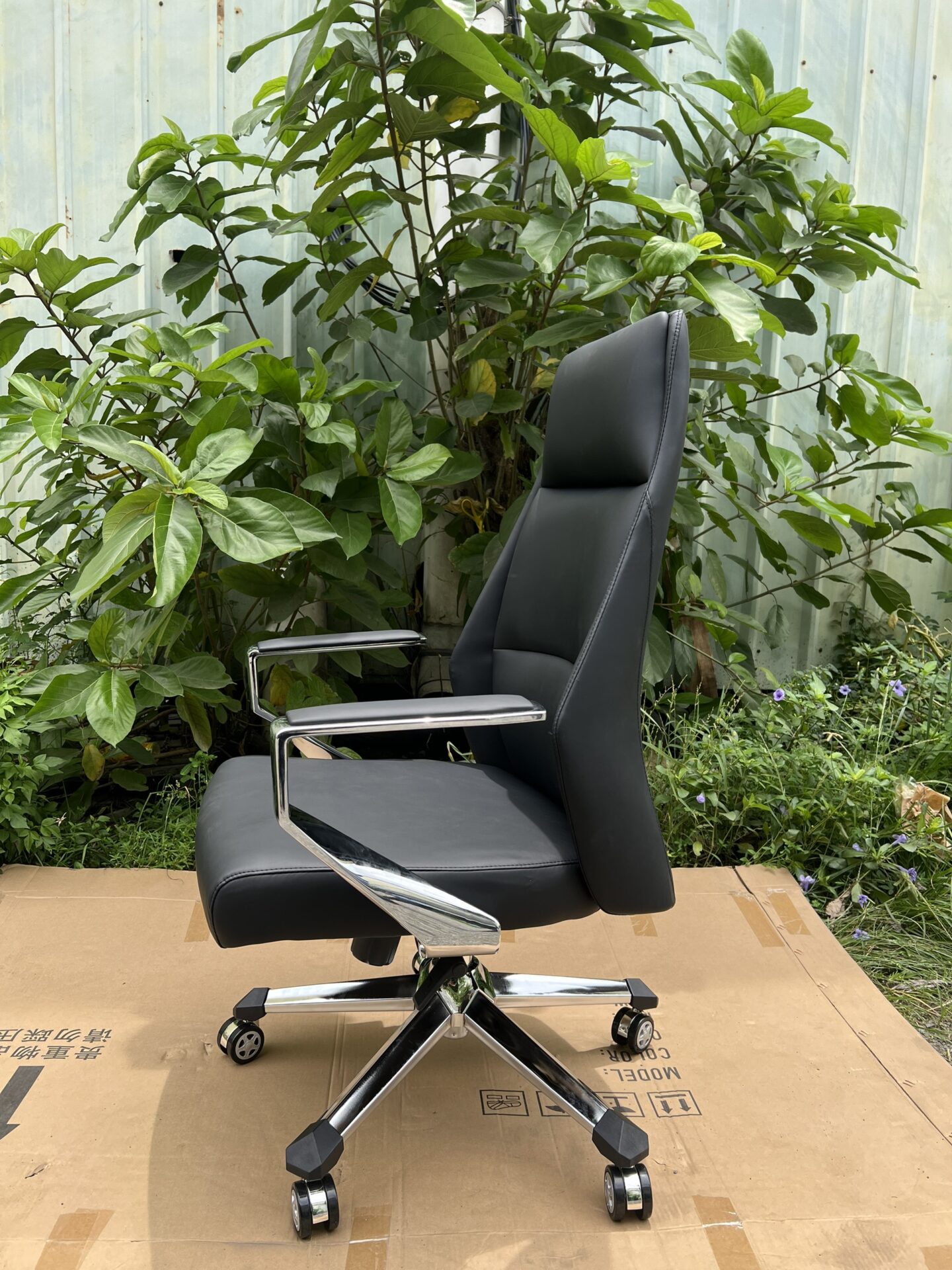 GD025.6 ghế làm việc ghế giám đốc thư giãn ngả lưng bọc da cao cấp hàng nhập khẩu đến từ AMA FURNITURE