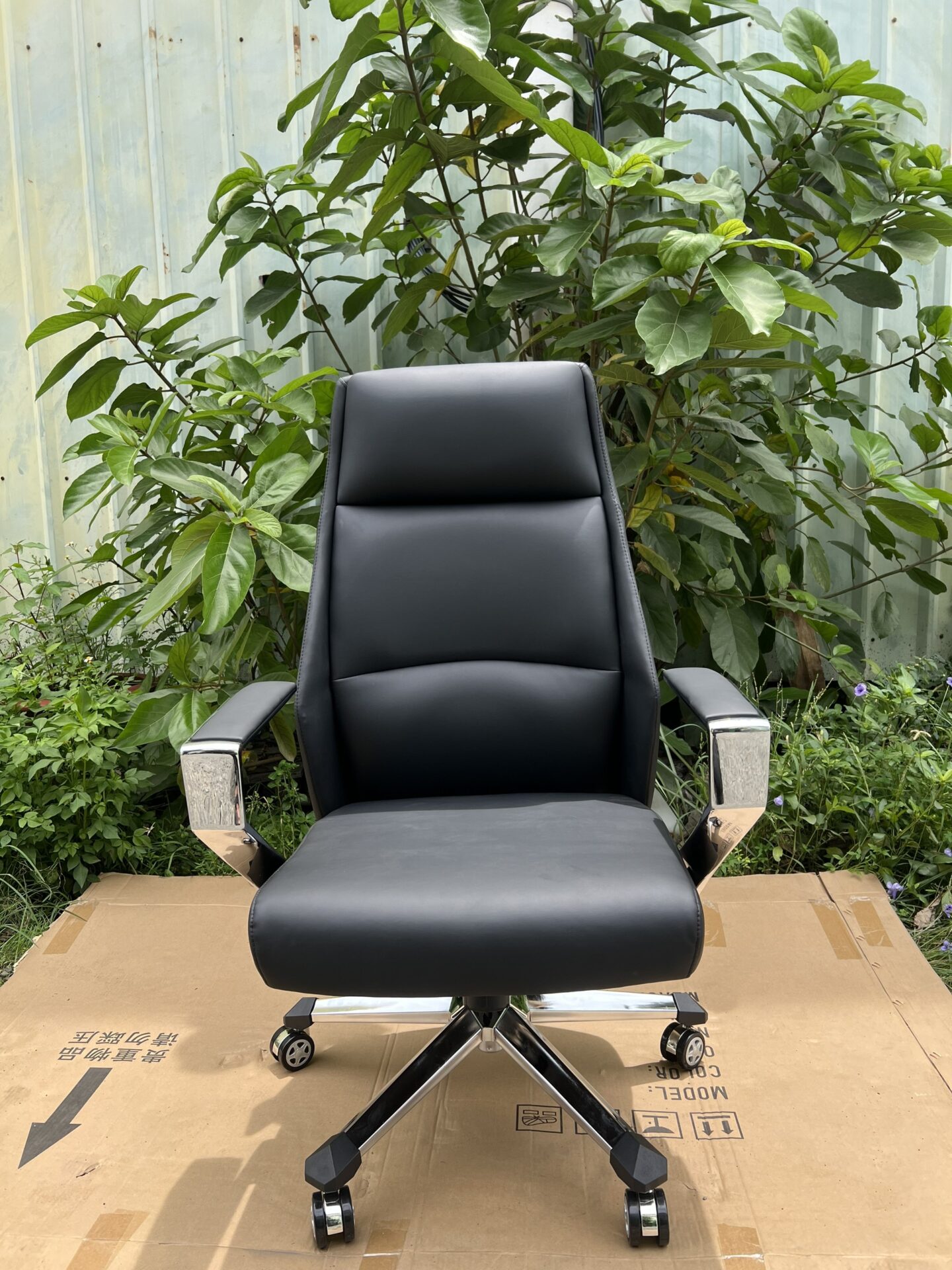 GD025.7 ghế làm việc ghế giám đốc thư giãn ngả lưng bọc da cao cấp hàng nhập khẩu đến từ AMA FURNITURE