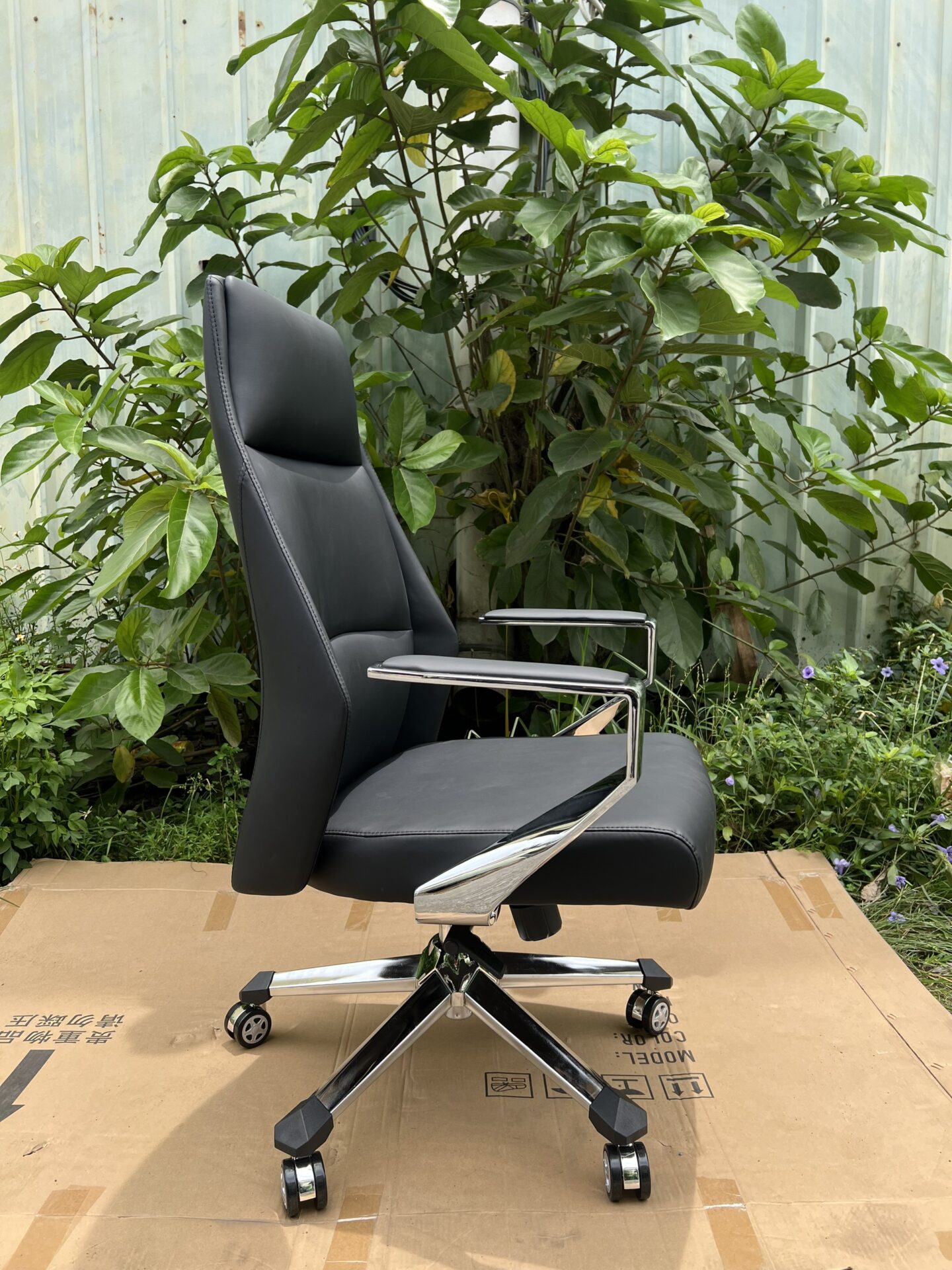 GD025.8 ghế làm việc ghế giám đốc thư giãn ngả lưng bọc da cao cấp hàng nhập khẩu đến từ AMA FURNITURE