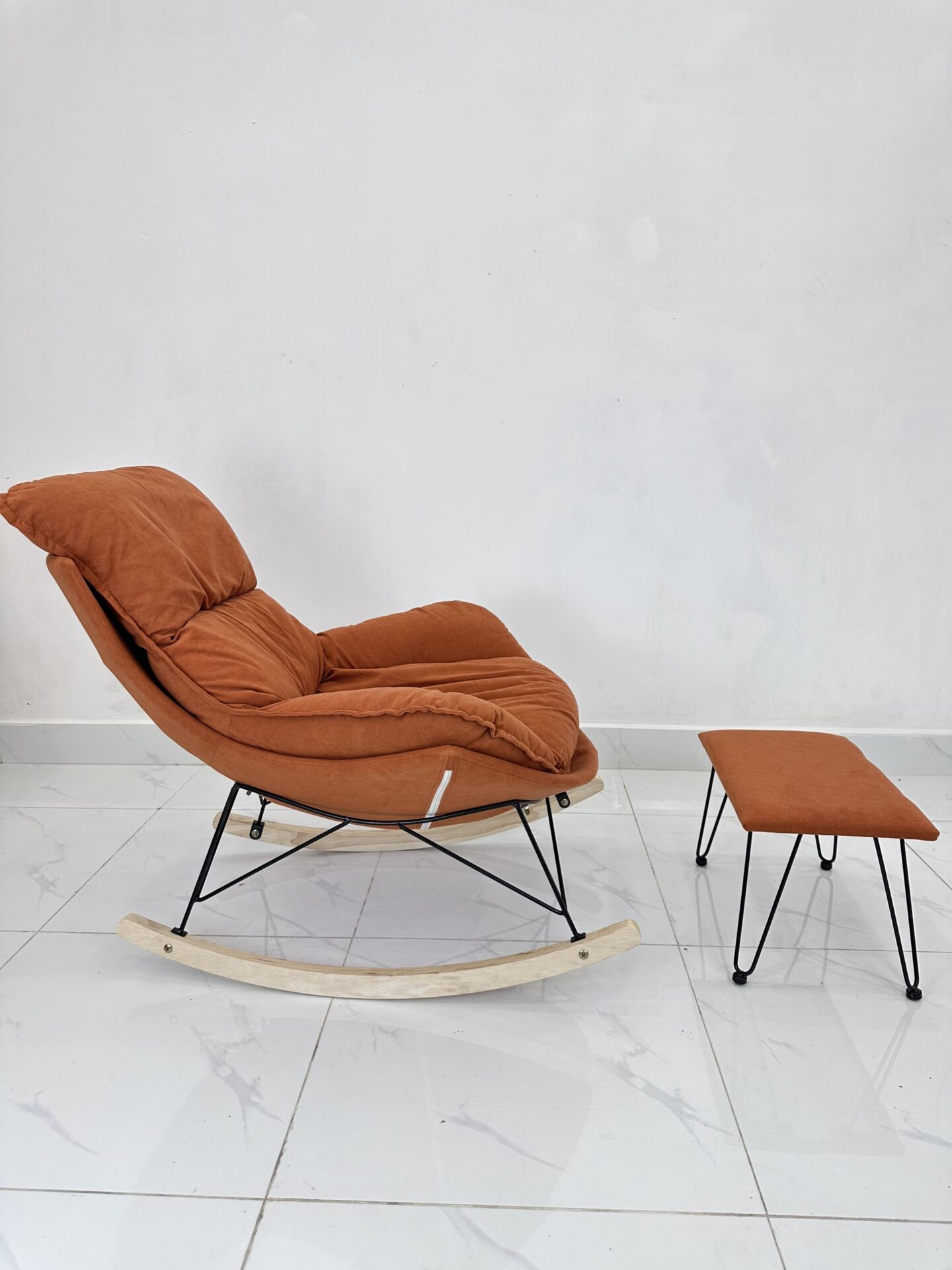 Ghế thư giãn Relax chair đọc sách ngoài trời ban công không gian giải trí hiện đại có chân bập bênh và đôn kê chân khung gỗ sắt kết cấu nhẹ dễ di chuyển được AMA Furniture nhập khẩu Ghế thư giãn Relax chair đọc sách ngoài trời ban công không gian giải trí hiện đại có chân bập bênh và đôn kê chân khung gỗ sắt kết cấu nhẹ dễ di chuyển được AMA Furniture nhập khẩu