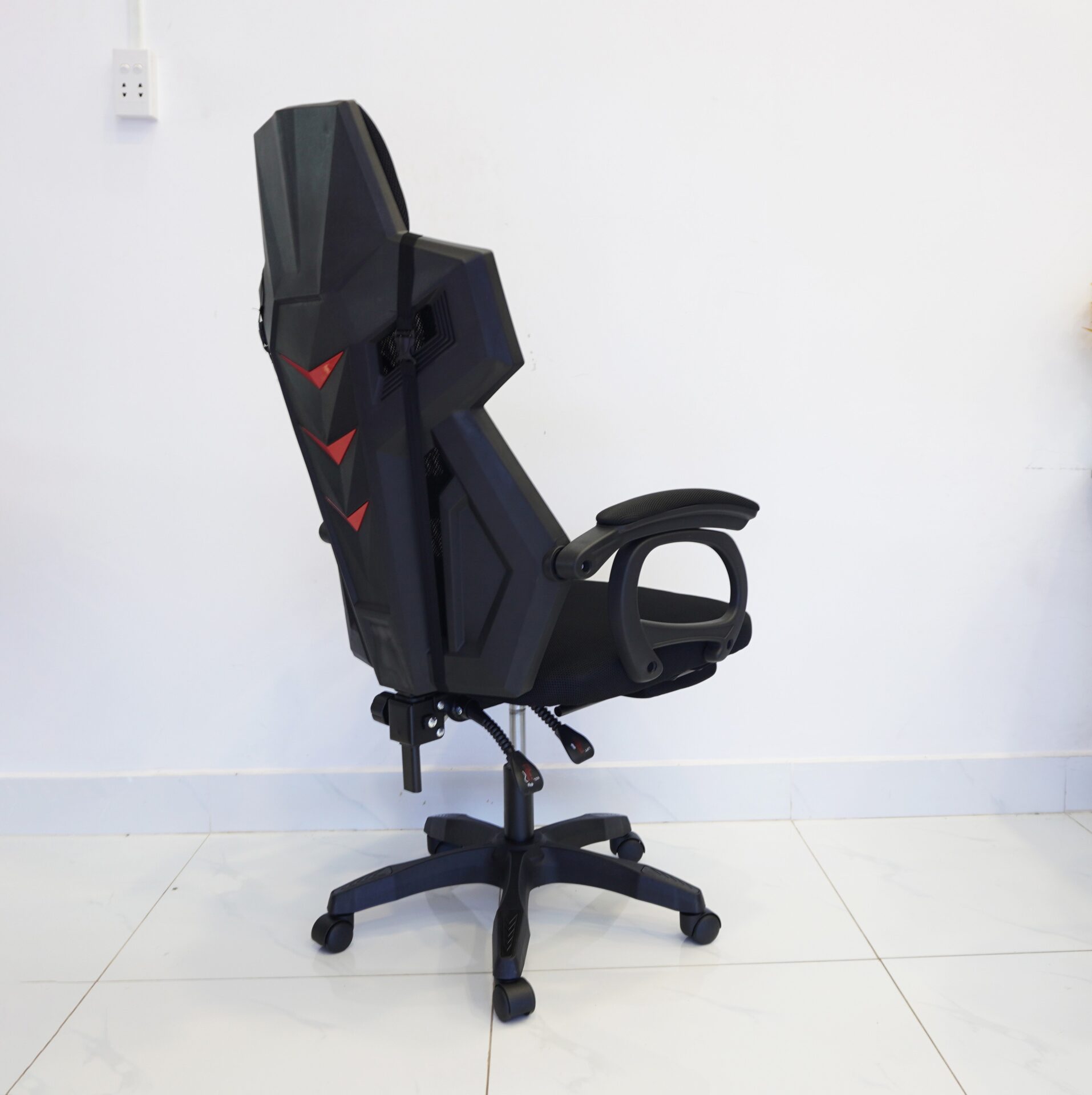 z4585239327833_20ce59af6fcb9be76c91a010380568d4 Ghế gaming công thái hoc ngả lưng thư giãn có gối rung massage màu sắc đa dạng và đẹp mắt phù hợp không gian làm việc và bàn gaming với chất liệu lưới thoáng mát đến từ AMA FURNITURE