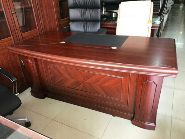 Bàn giám đốc nhập khẩu dành cho lãnh đạo cao cấp được AMA Furniture phân phối và rất được ưa chuộng